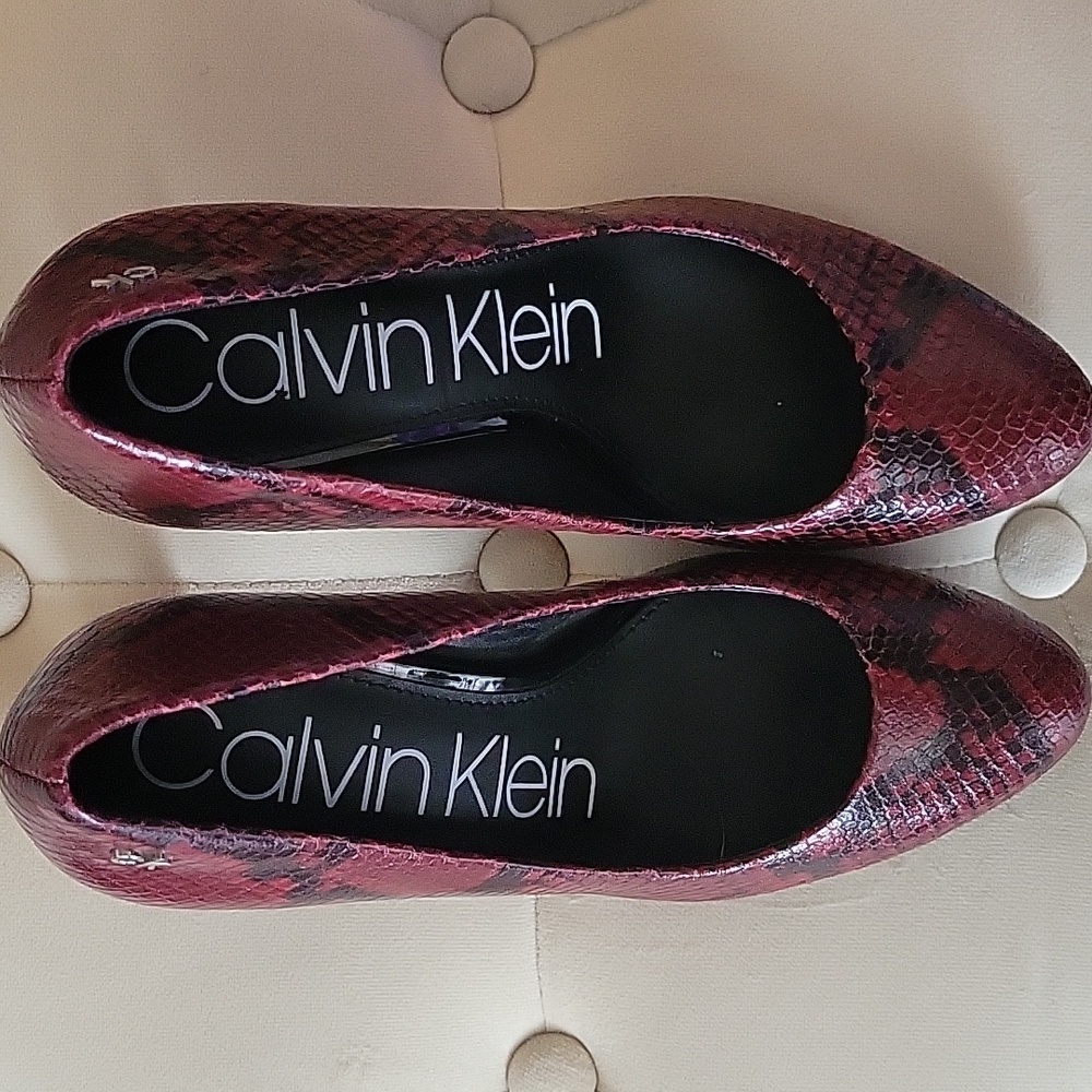 NWOT Calvin Klein Burgundy Snakeskin Heels